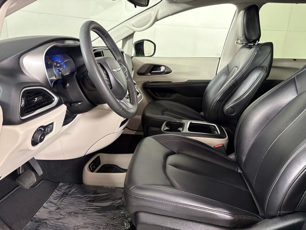 Used 2024 White Chrysler Touring L image 22