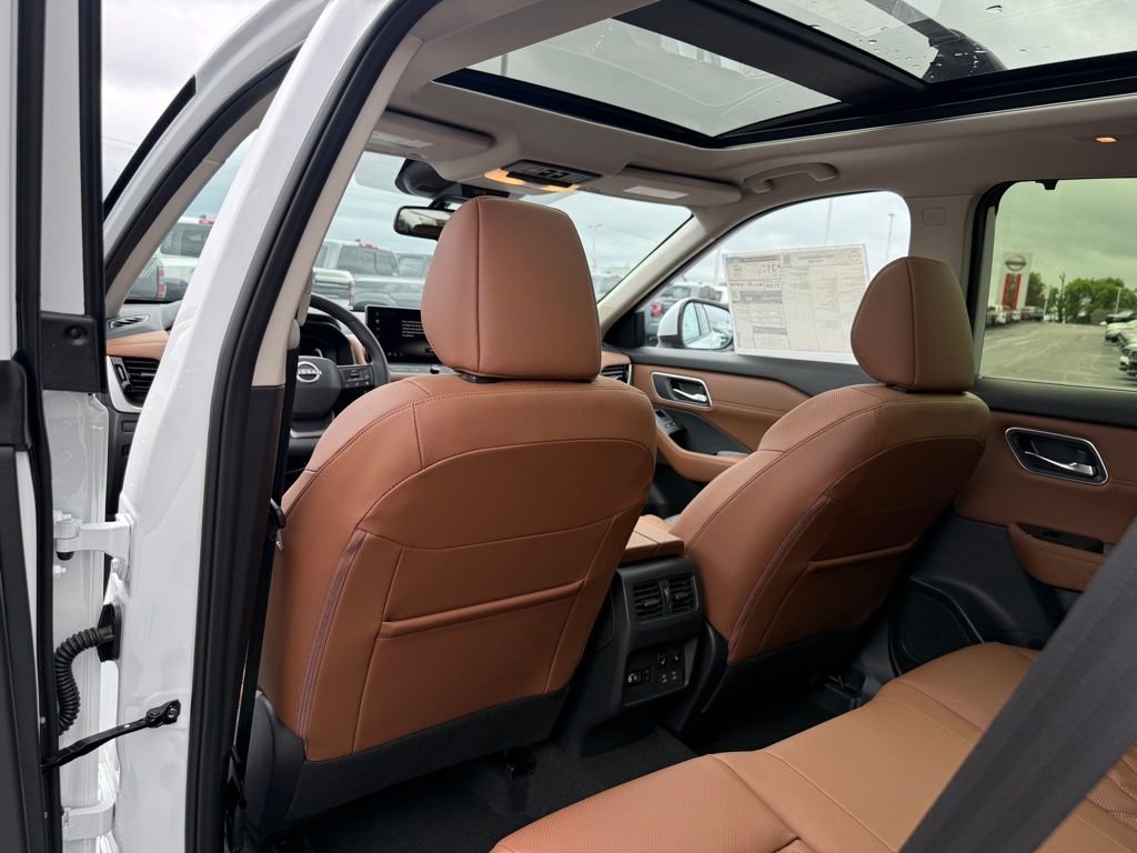 New 2026 Everest White Pearl TriCoat Nissan Platinum image 12