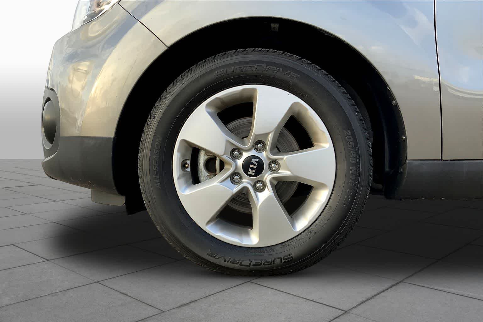 Used 2019 Titanium Gray Kia Base image 10