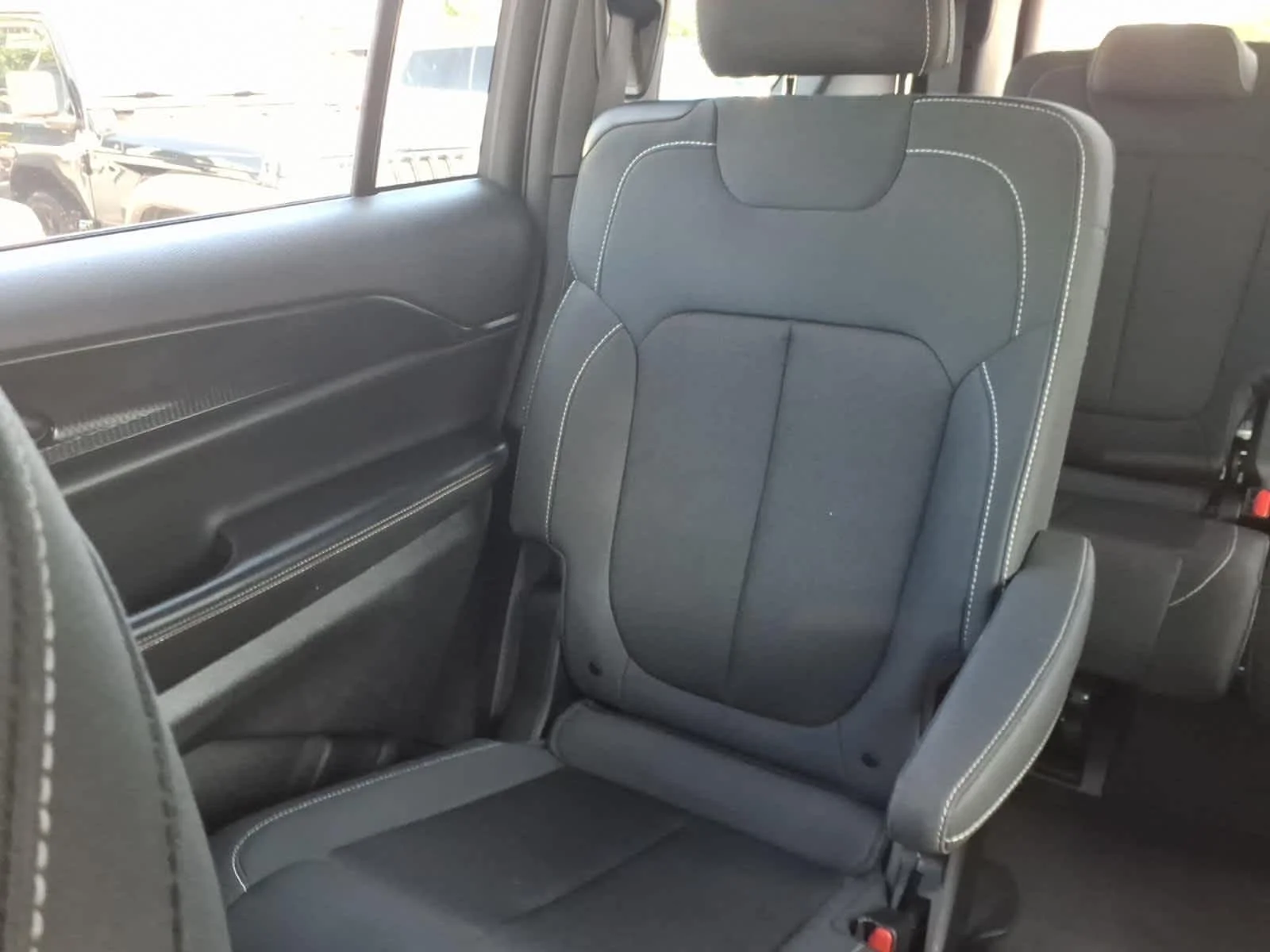 Certified Used 2024 Baltic Gray Metallic Clearcoat Jeep Laredo image 18
