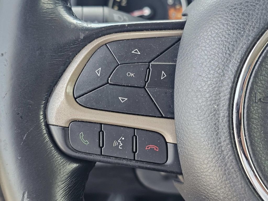 Used 2017 Blue Jeep Latitude image 27
