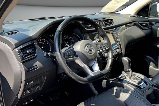 Used 2022 Gray Nissan SL image 18
