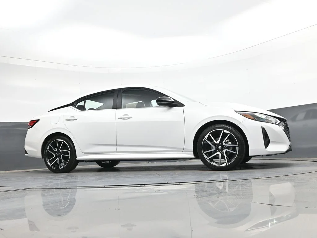 Used 2025 White Nissan SR image 41