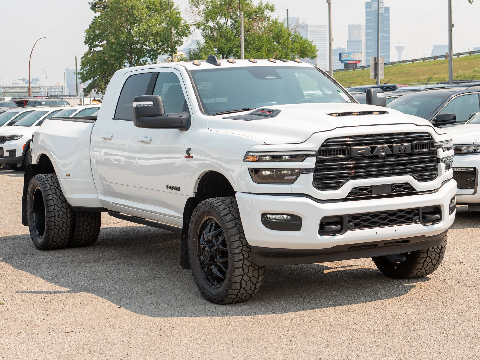 New 2026 White RAM Laramie* Mega Cab, 2 Inch Lift, 35 Inch Tires image 10