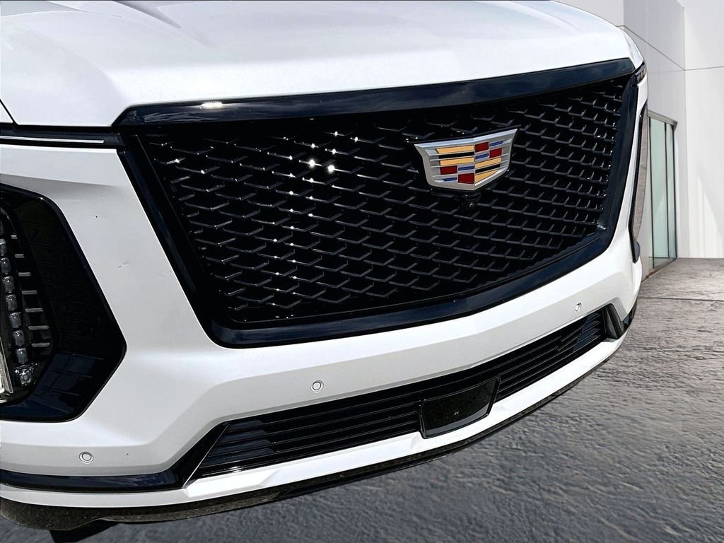 Used 2025 White Cadillac Sport image 20