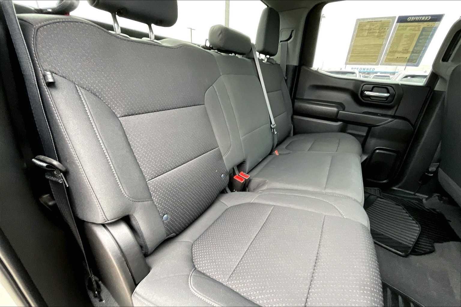Used 2022 Silver Ice Metallic Chevrolet Custom image 19