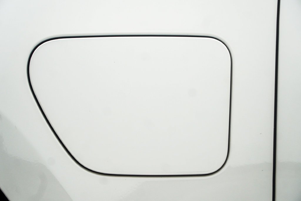 Used 2025 White BMW 750e xDrive image 10