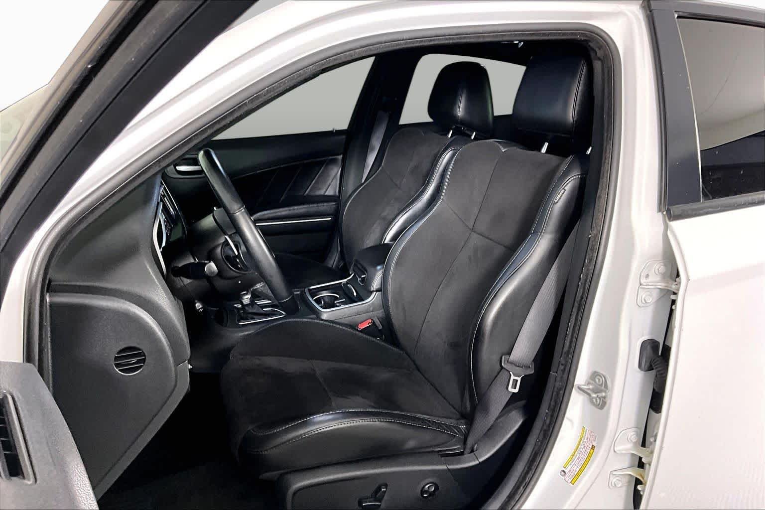 Used 2018 White Knuckle Clearcoat Dodge R/T image 8