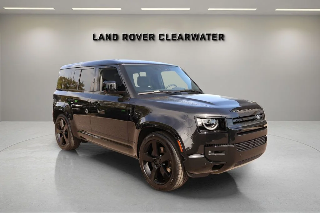 New 2026 Santorini Black Land Rover X-Dynamic SE image 7