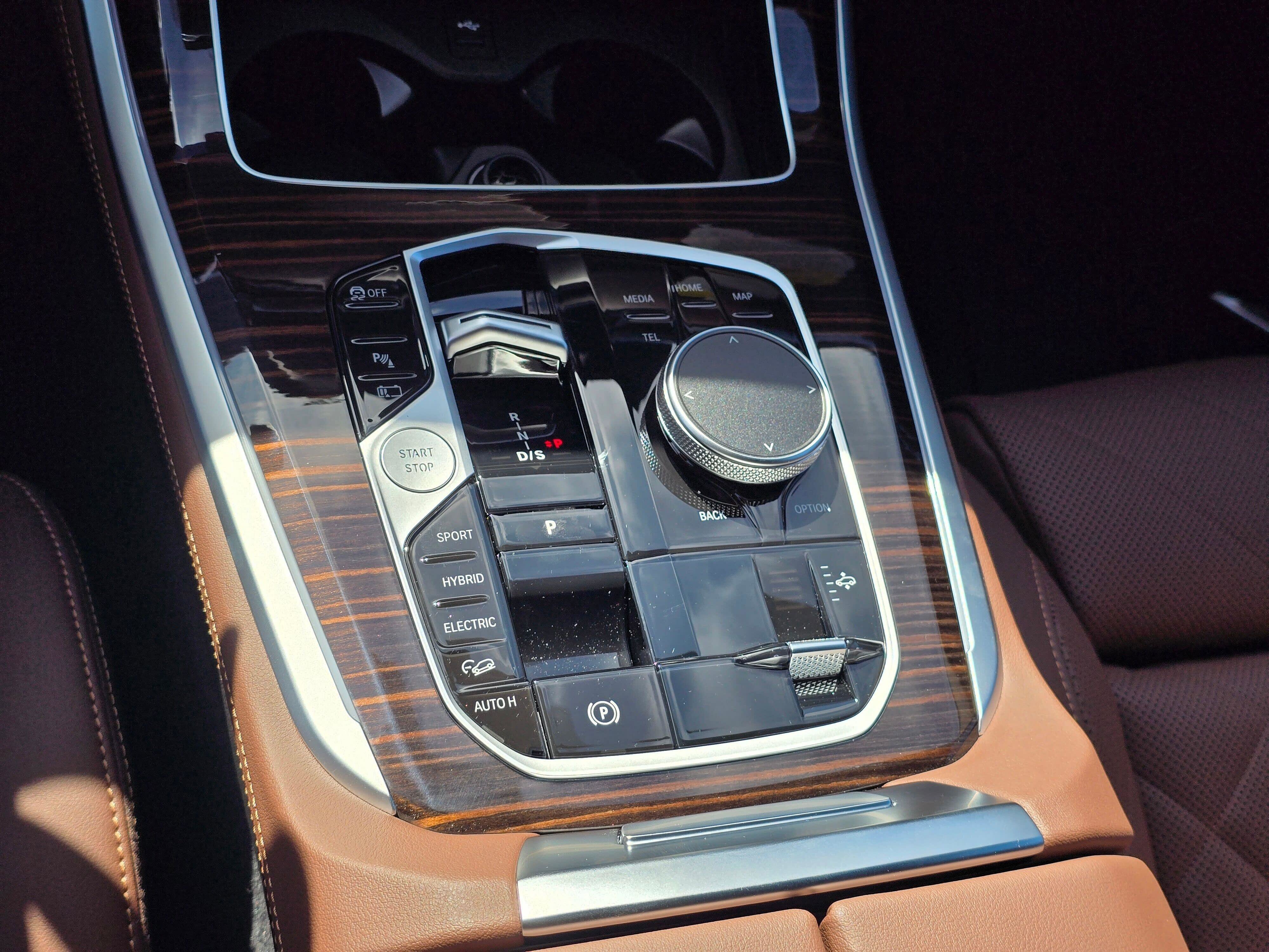 New 2026 Mineral White Metallic BMW xDrive50e image 22