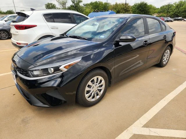 Used 2022 Black Kia FE image 2