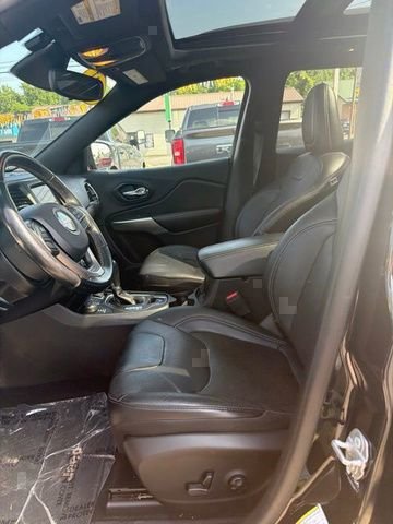Used 2021 Black Jeep Latitude Lux image 9