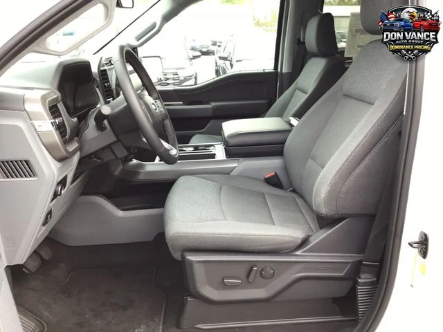 New 2025 Oxford White Ford XLT image 9