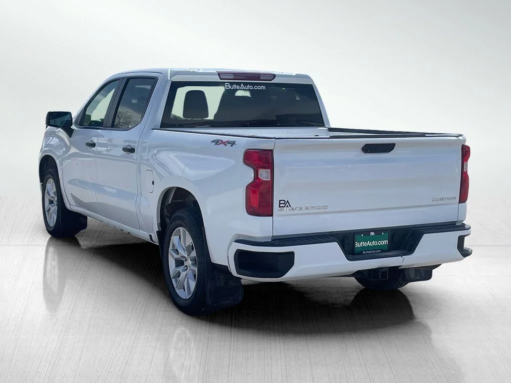 Used 2022 Summit White Chevrolet Custom image 5