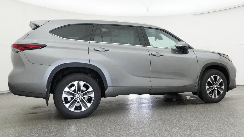 New 2026 Heavy Metal Toyota XLE image 29