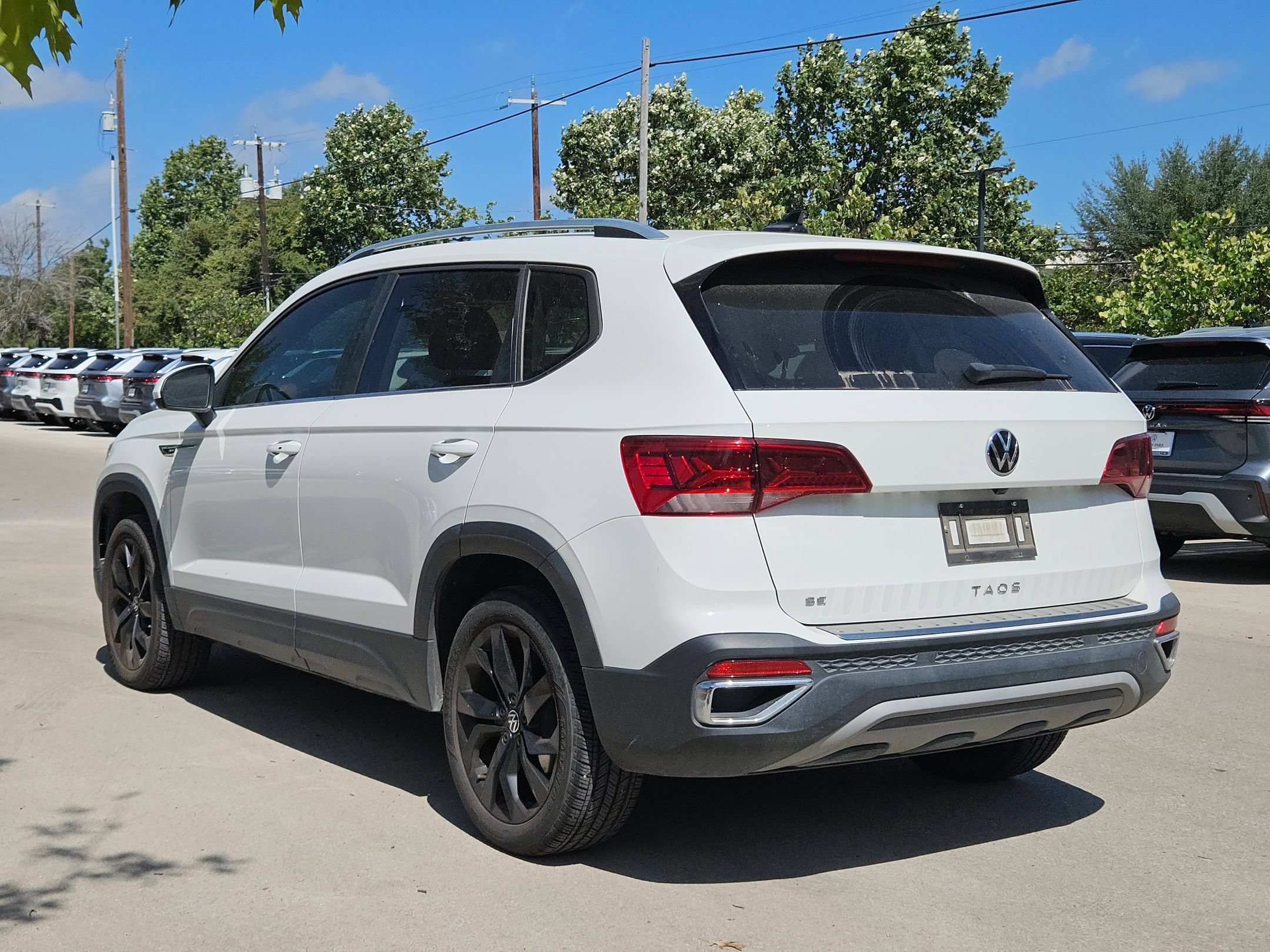 Certified Used 2023 Pure White Volkswagen SE image 6