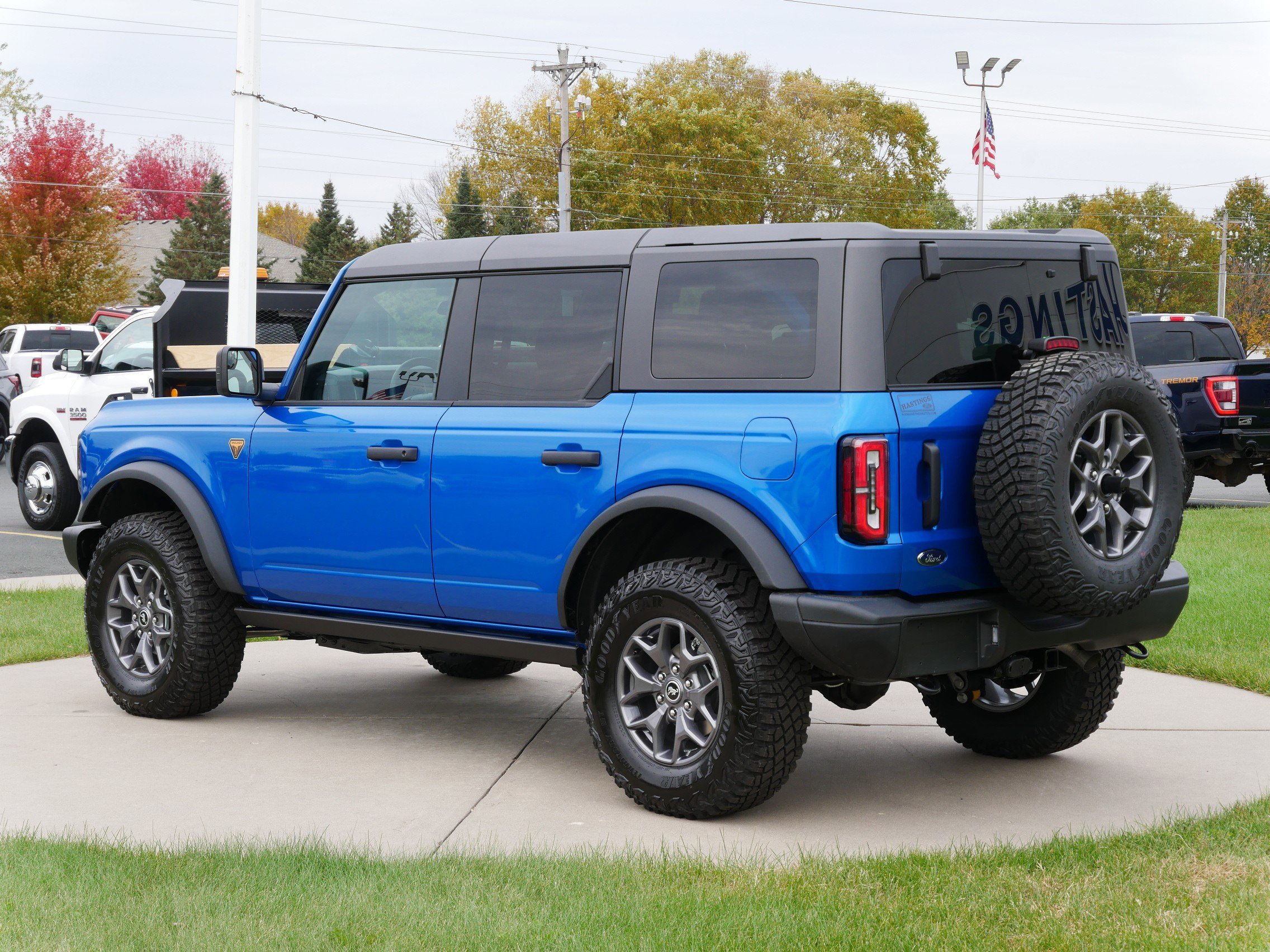 New 2025 Velocity Blue Metallic Ford Badlands® image 2