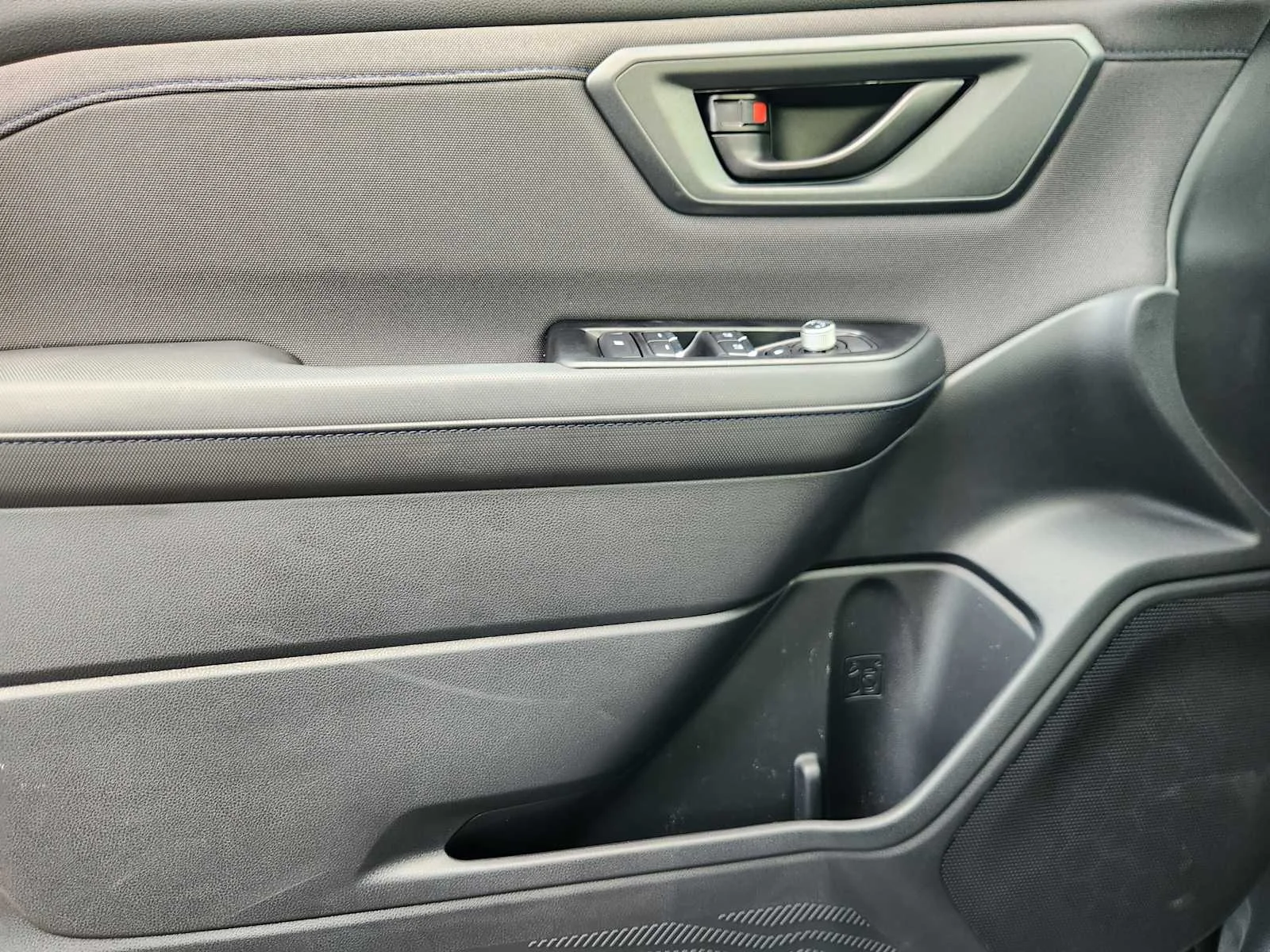 New 2026 ICE SILVER METALLIC Subaru Premium Hybrid image 17