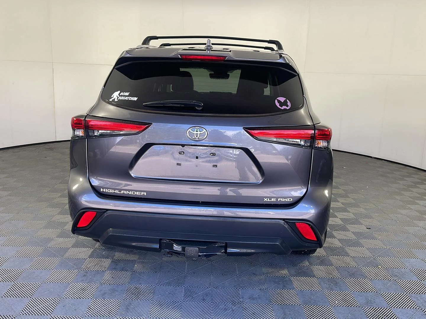 Used 2022 Magnetic Gray Metallic Toyota XLE image 8
