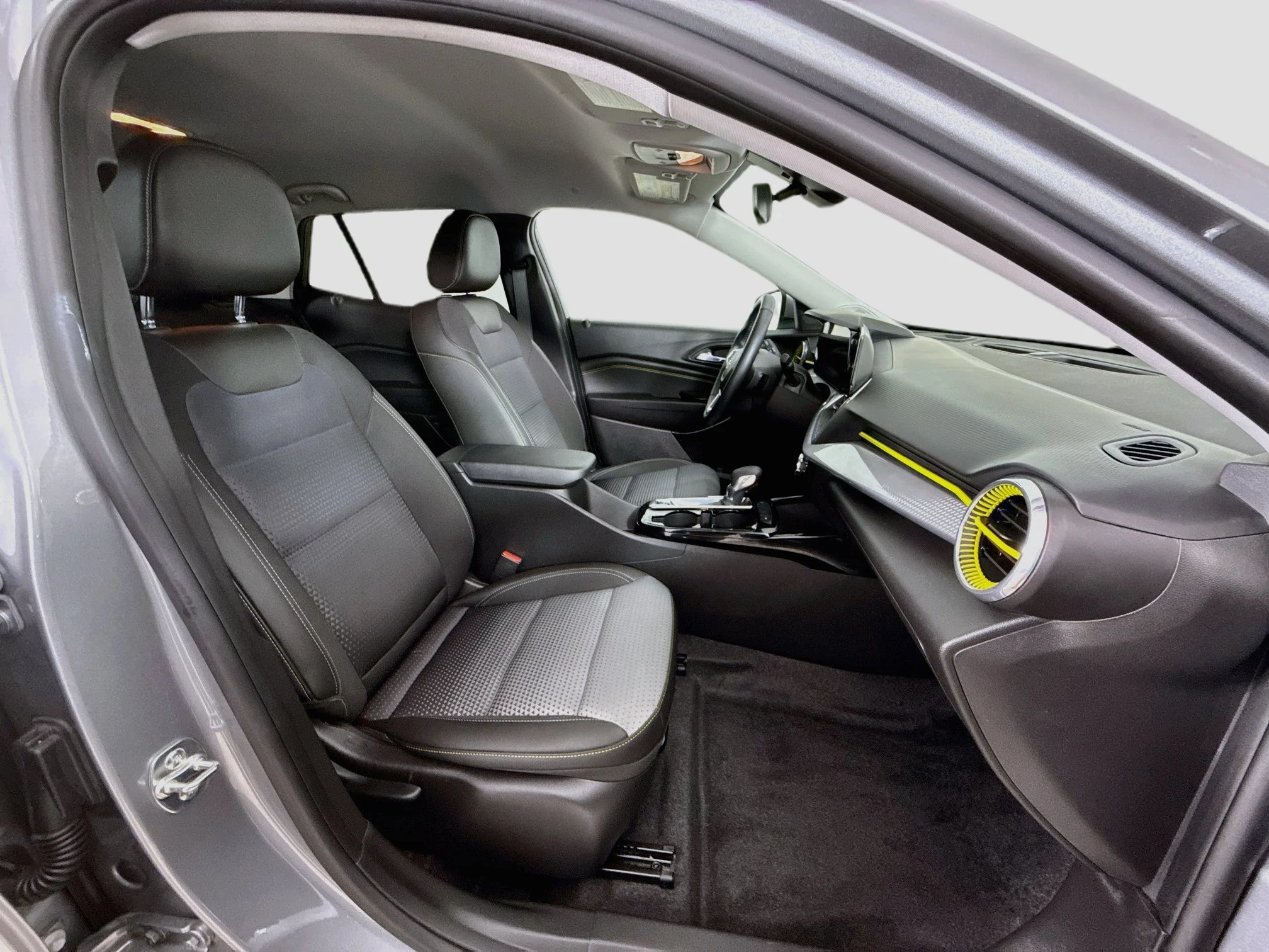 Used 2025 Sterling Gray Metallic Chevrolet LT image 28