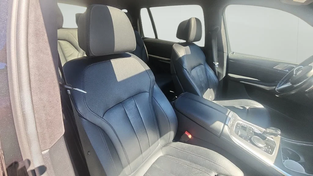 Used 2019 Black BMW xDrive50i image 9
