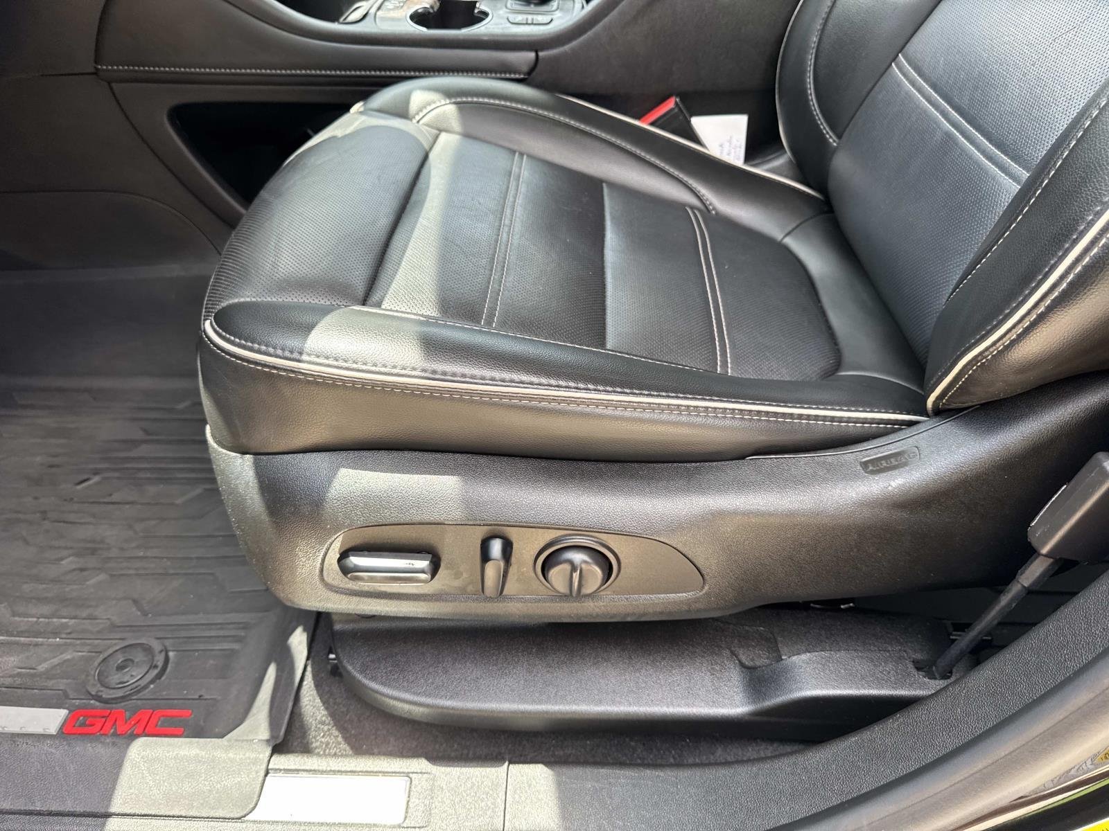 Used 2022 Black GMC Denali image 16