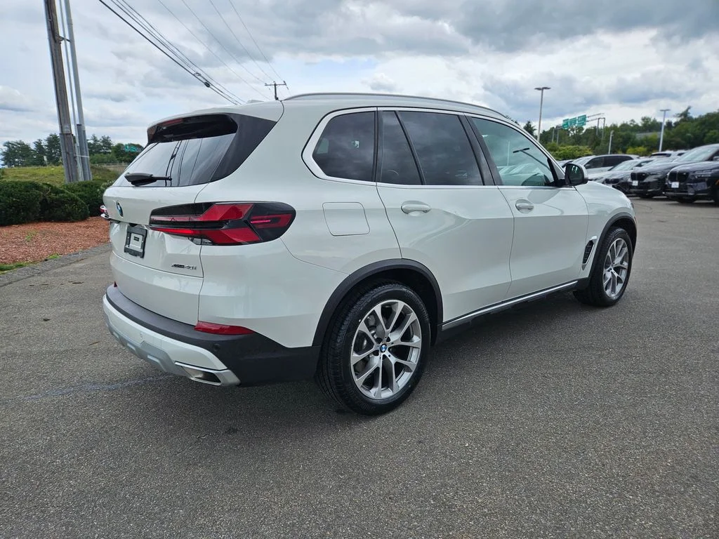 Certified Used 2024 White BMW xDrive40i image 7