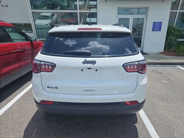 Used 2026 White Jeep Latitude image 4