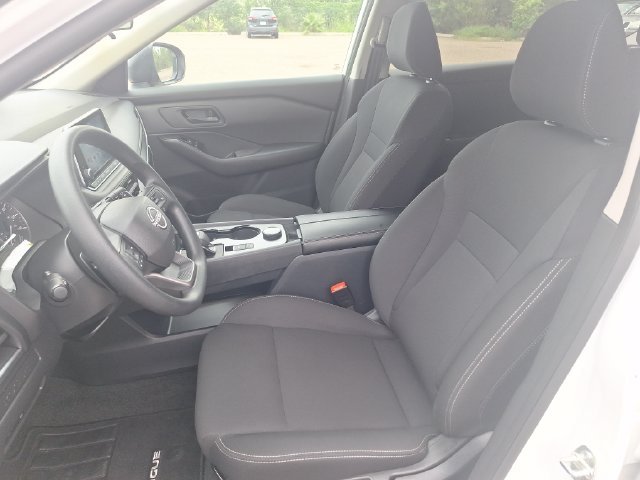 Used 2025 White Nissan S image 10