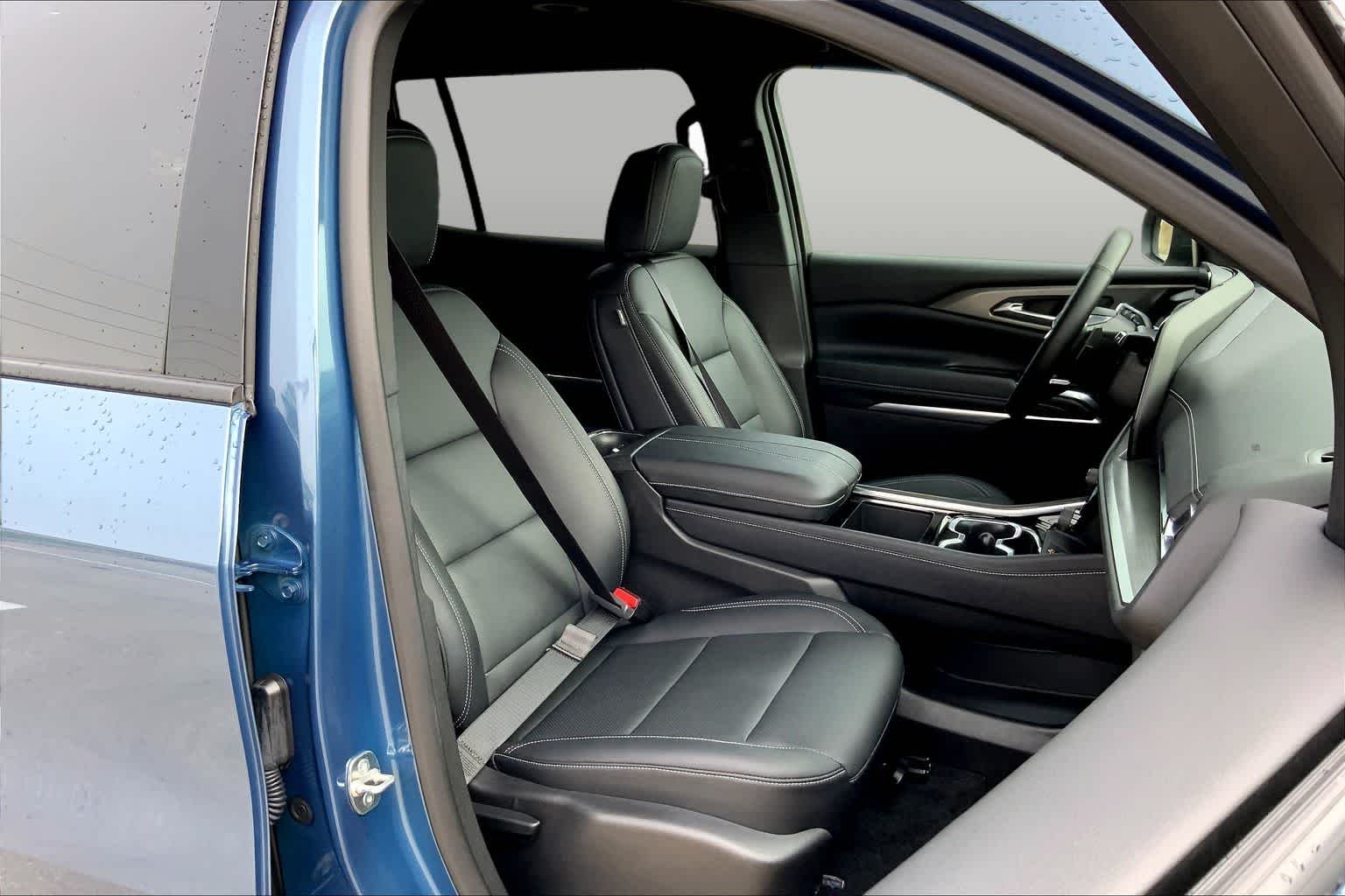 Used 2025 Lakeshore Blue Metallic Chevrolet FWD LT image 9