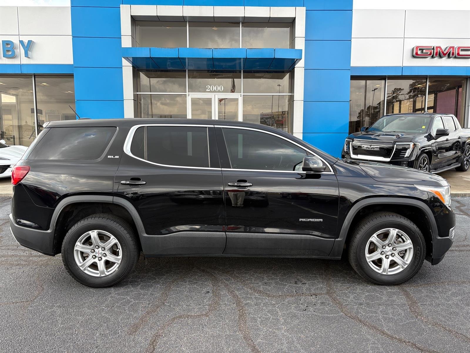 Used 2019 GMC Acadia SLE-1 with VIN 1GKKNKLA6KZ254311 for sale in Perry, GA