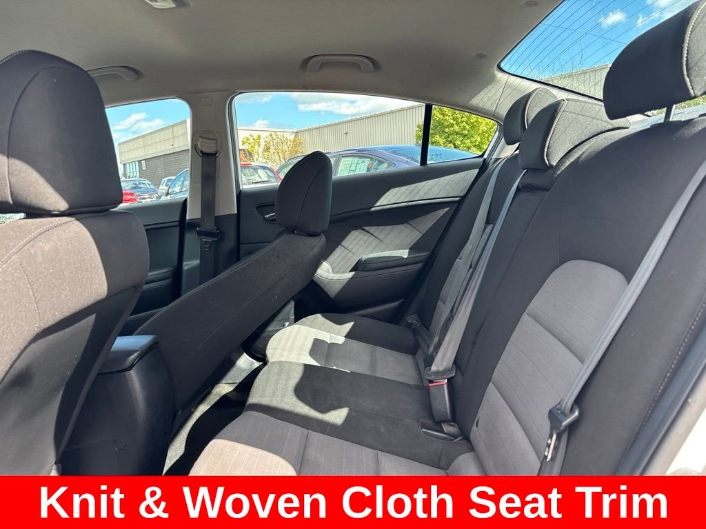 Used 2016 White Kia EX image 15