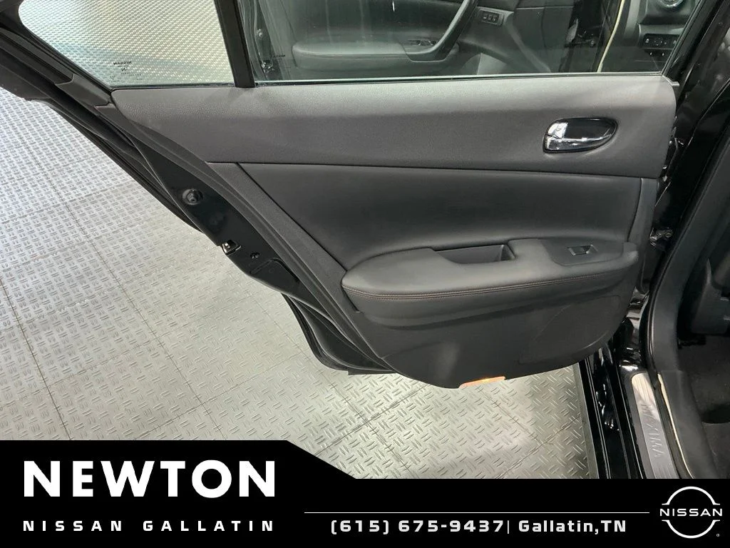 Used 2014 Super Black Nissan 3.5 SV image 41