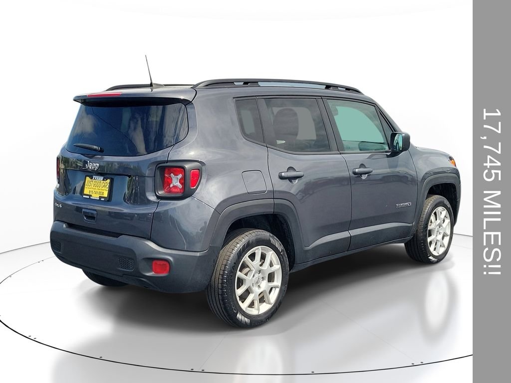 Used 2023 Gray Jeep Latitude image 4