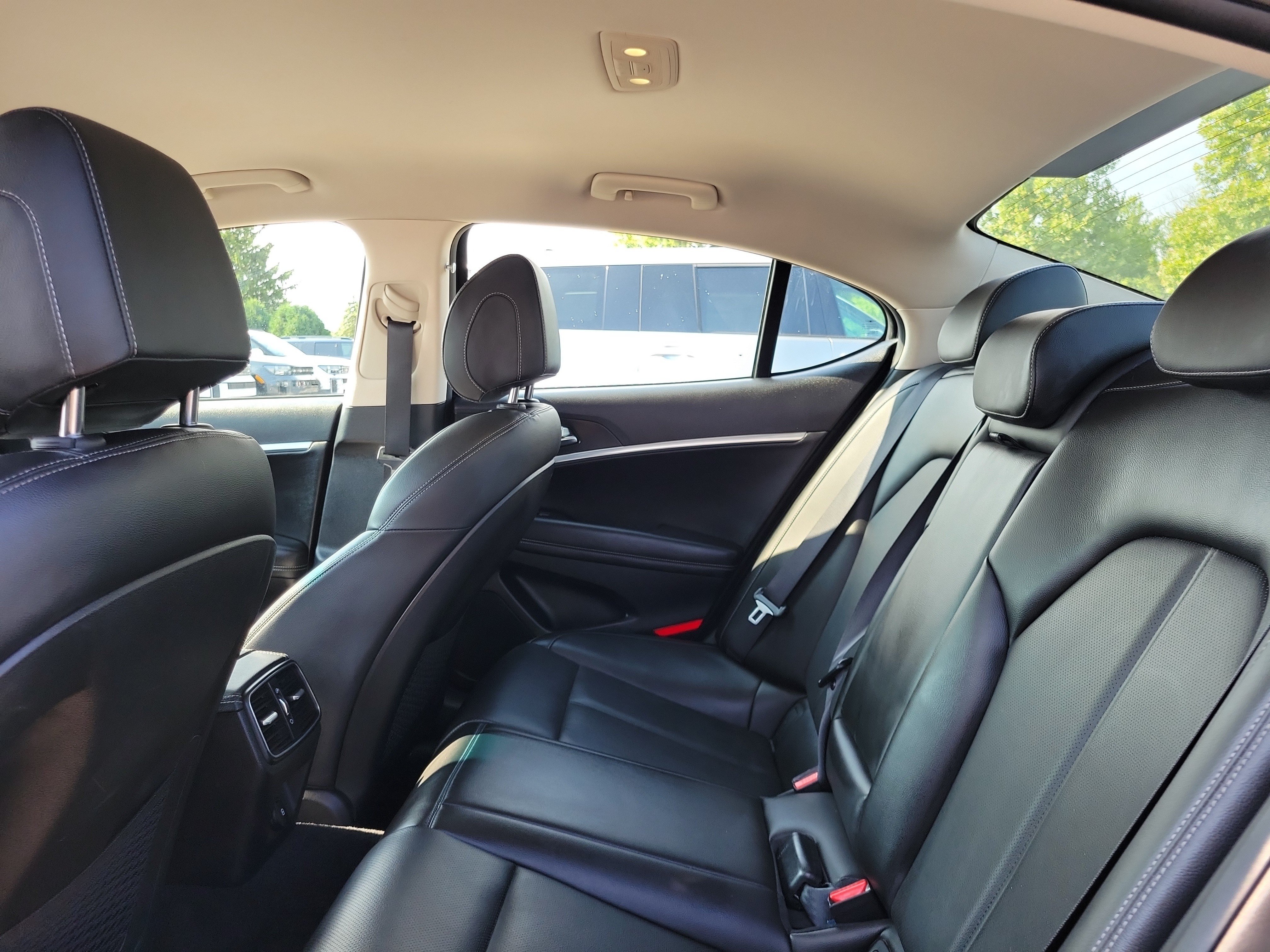 Used 2023 Capri Blue Genesis 2.0T image 11