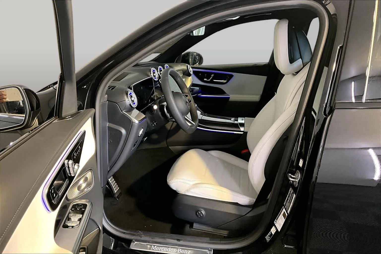New 2026 Obsidian Black Metallic Mercedes-Benz GLC 300 image 13