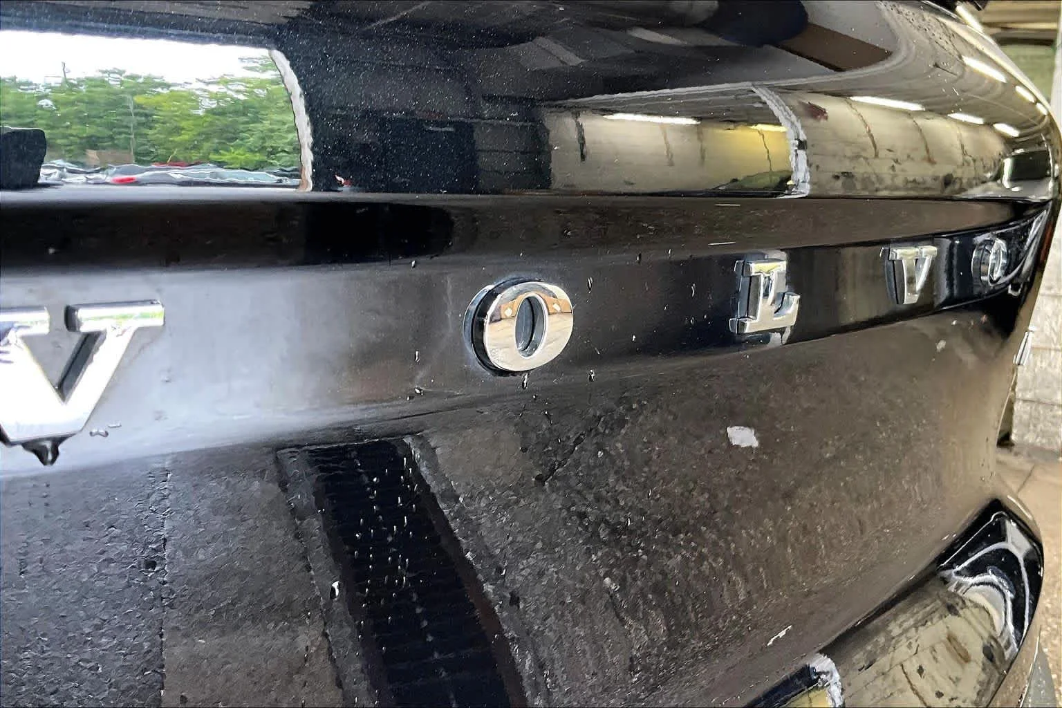 Used 2024 Onyx Black Metallic Volvo Plus Dark Theme image 30