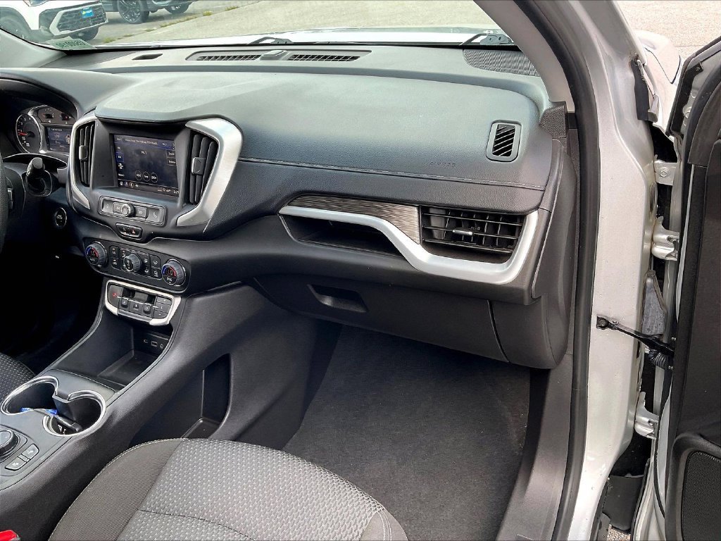 Used 2022 Silver GMC SLE image 12