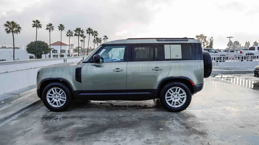 Used 2024  Land Rover S image 14
