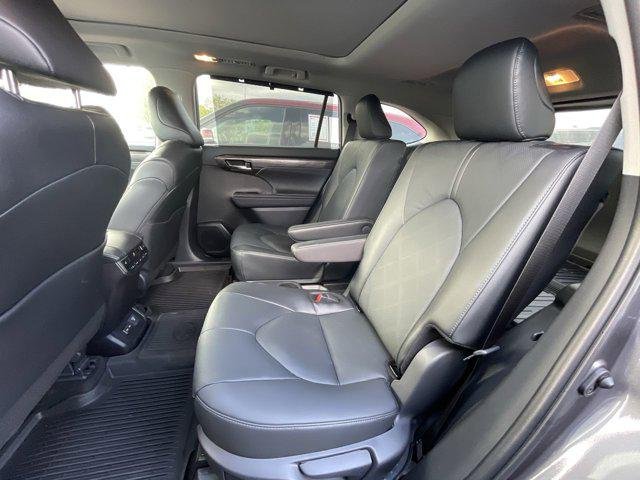 2025 Toyota Highlander Platinum - Photo 15