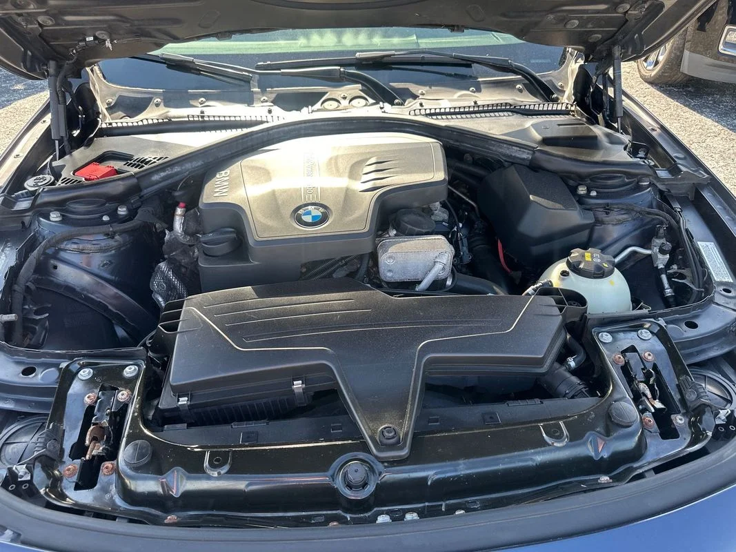 Used 2014  BMW xDrive image 9