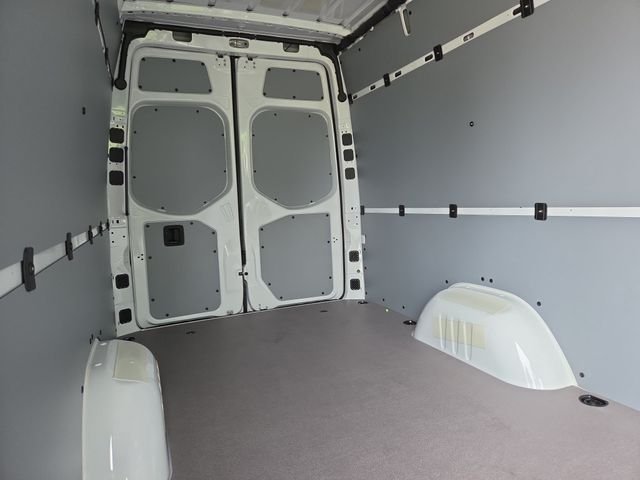 New 2026 Arctic+White Mercedes-Benz Cargo 170 WB image 32