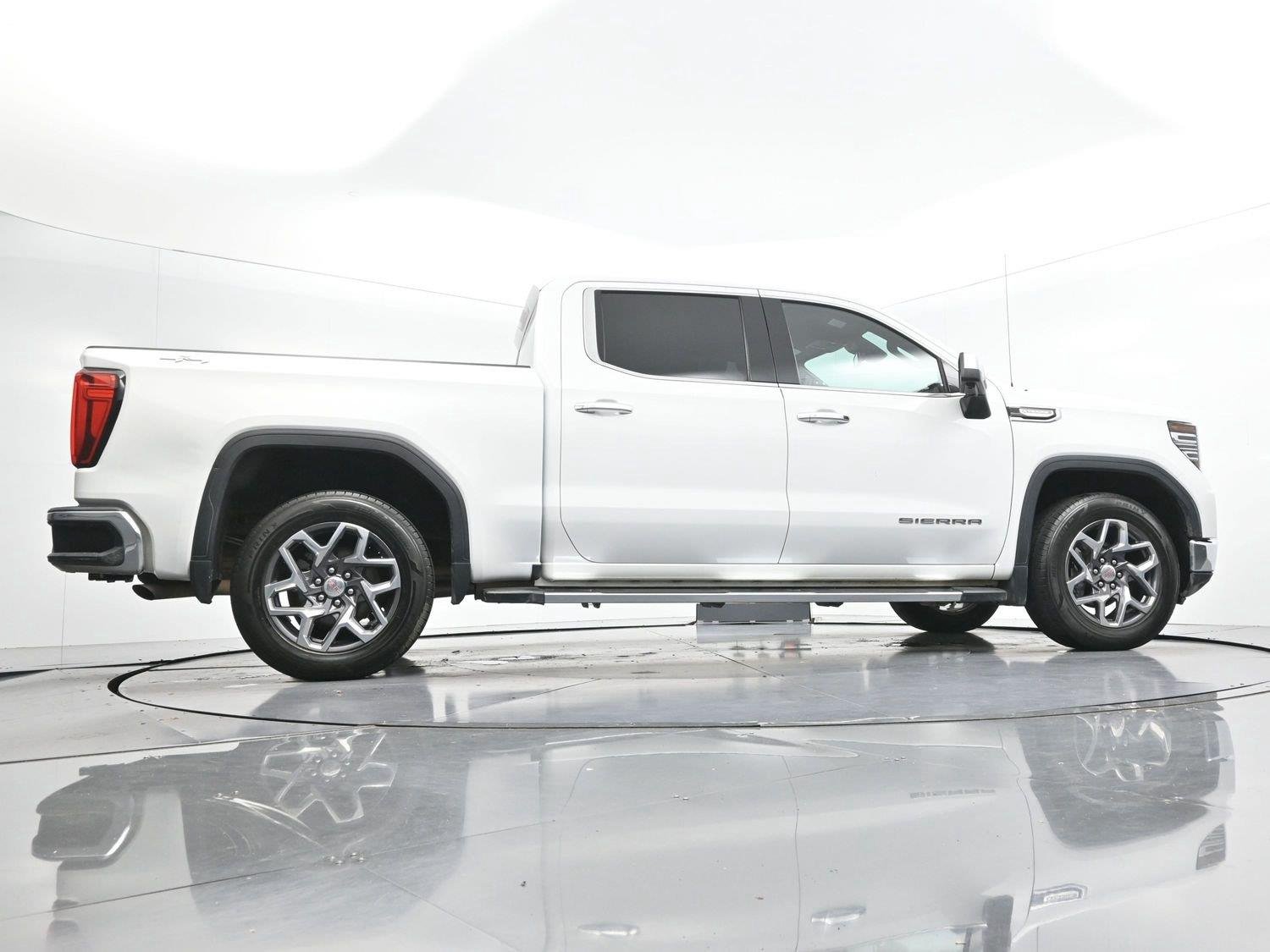 Used 2022 Summit White GMC SLT image 51