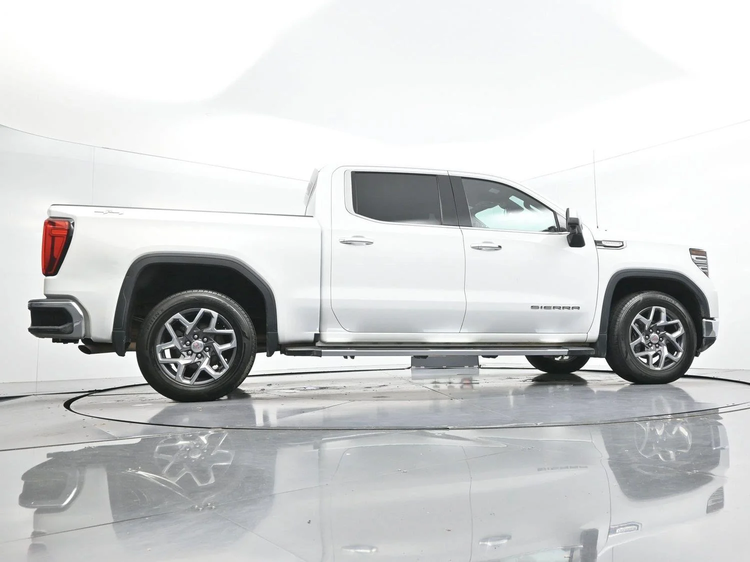 Used 2022 Summit White GMC SLT image 51
