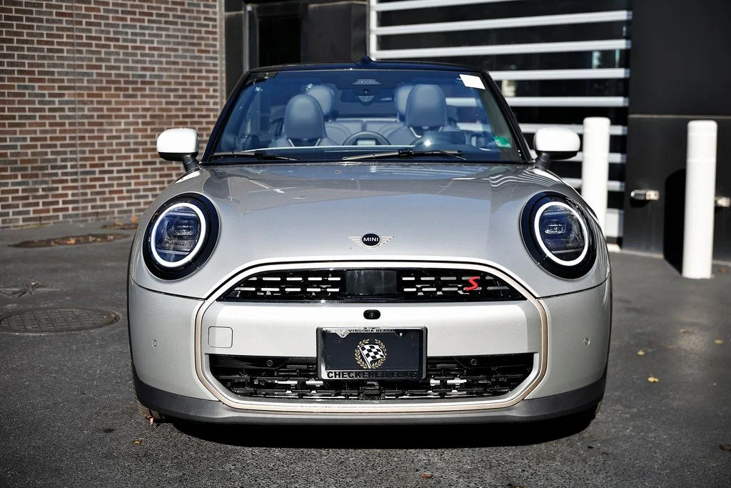 New 2026 Silver MINI Iconic image 13