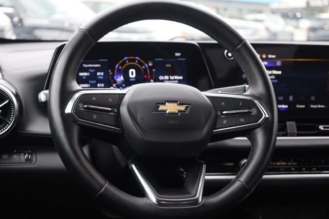 Used 2025 White Chevrolet LT image 7