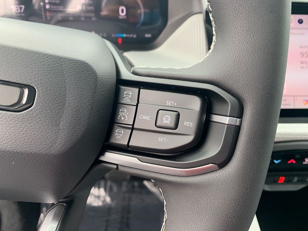 New 2026 Bright White Clear-Coat Exterior Paint Jeep Laredo image 17
