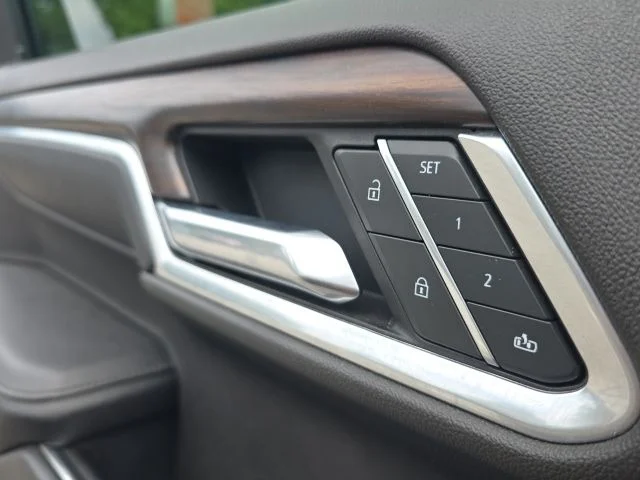 Used 2022 Silver GMC SLT image 27
