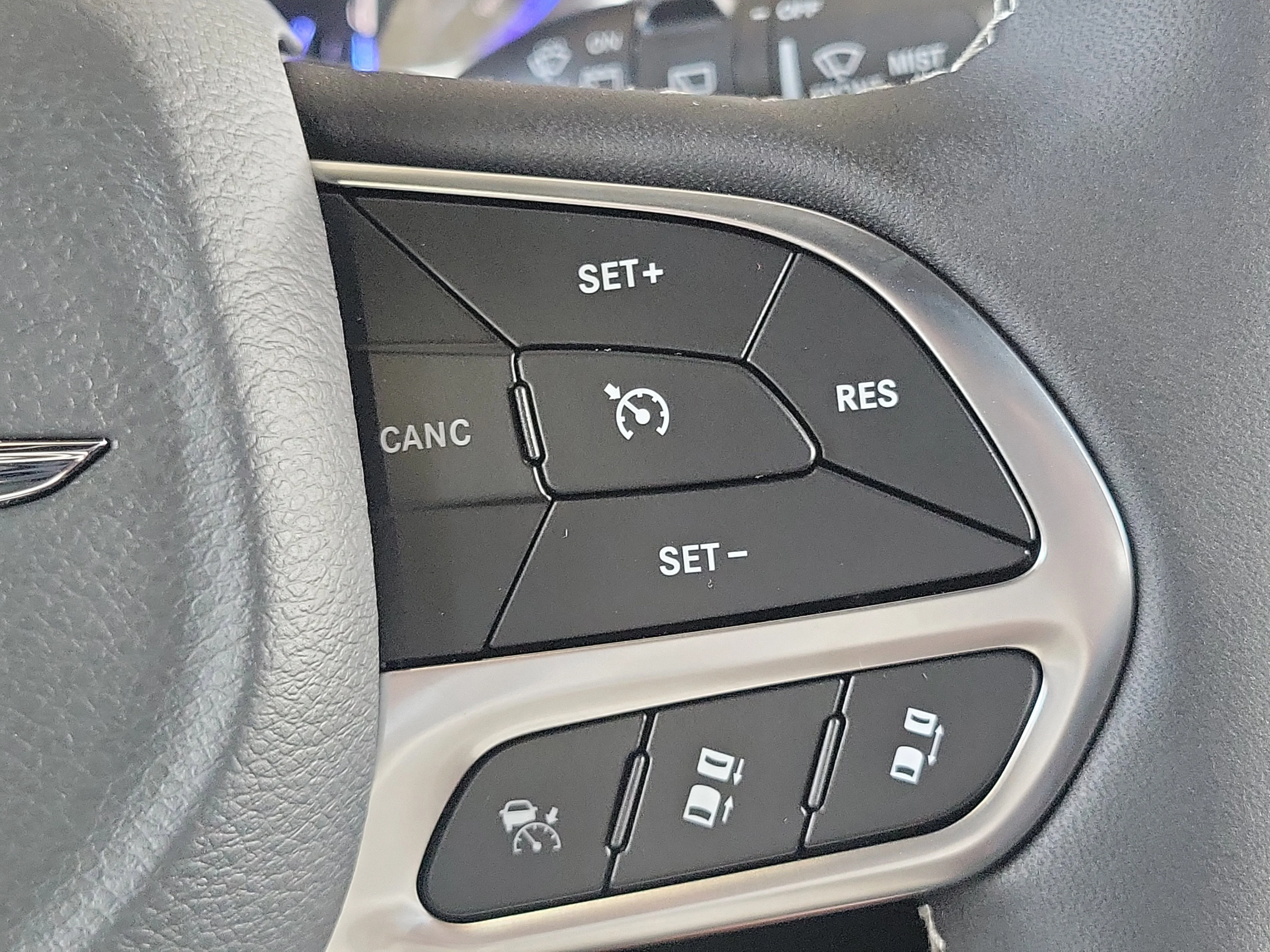 New 2026 Bright White Clear-Coat Exterior Paint Chrysler Select image 22