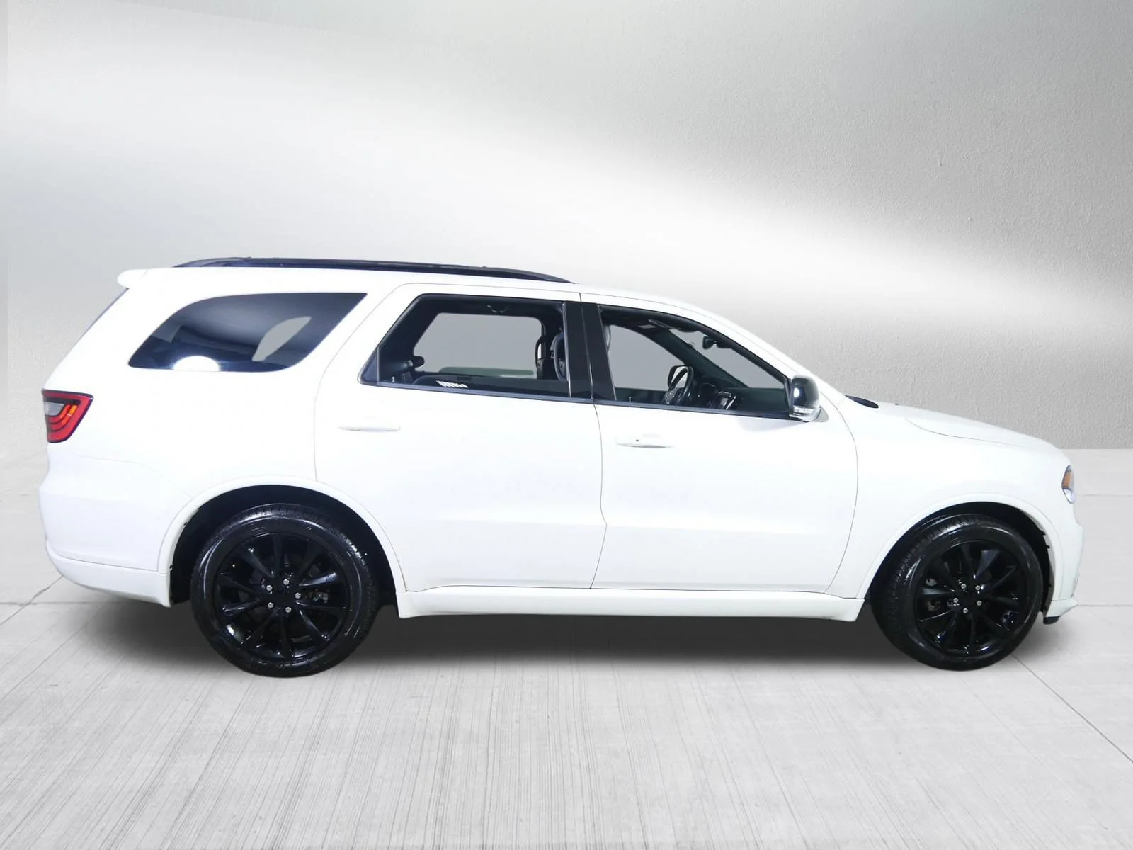 Used 2017 Vice White Tri-Coat Pearl Dodge R/T image 8